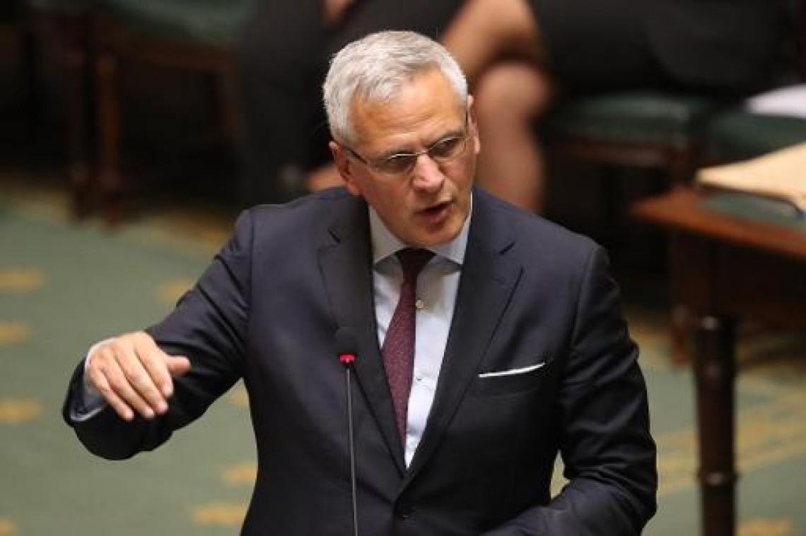 Positieve Peeters vraagt voorzichtigheid in communicatie over lijst zware beroepen