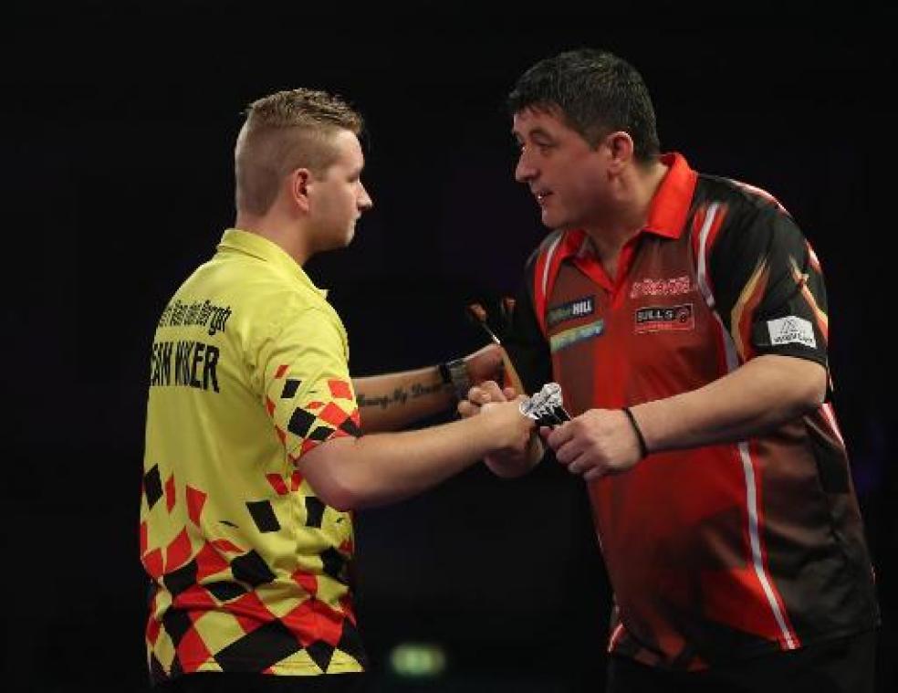 German Darts Masters - Mensur Suljovic houdt Dimitri Van den Bergh van titel