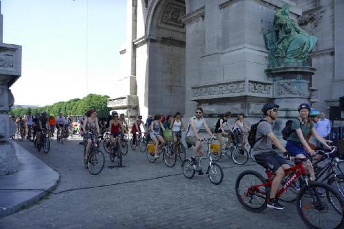 Honderden fietsers vieren 20 jaar "Kritische Massa" in Brussel