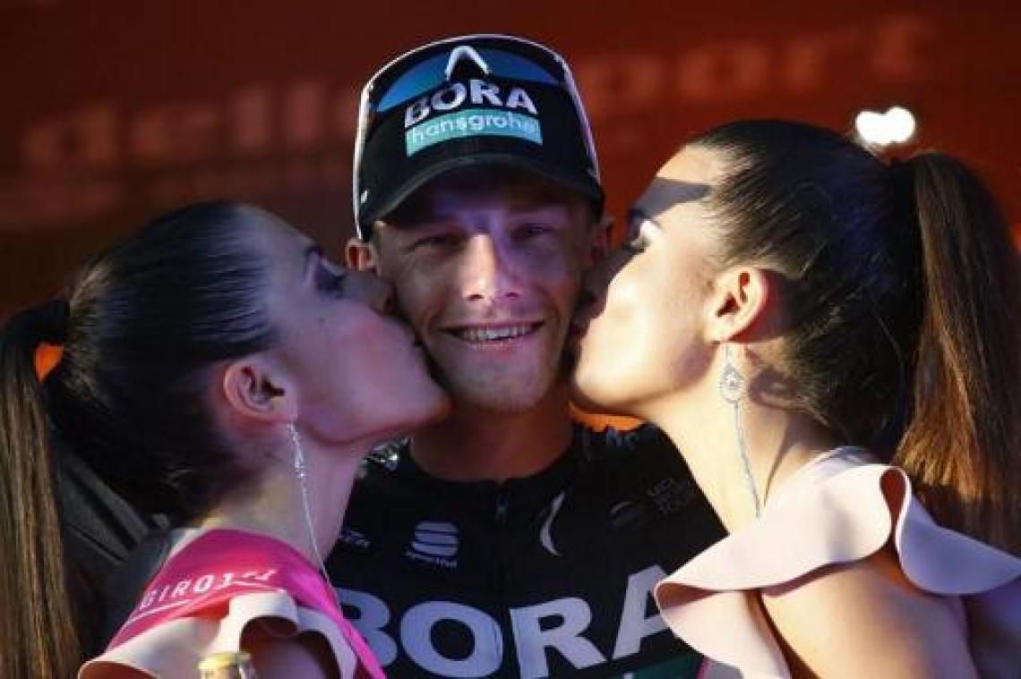 Giro - Bennett na derde ritzege: "De laatste twee dagen heb ik zoveel afgezien"