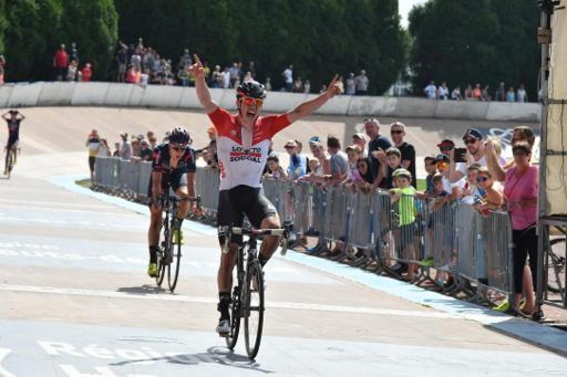 Belg Stan Dewulf wint Parijs-Roubaix voor beloften
