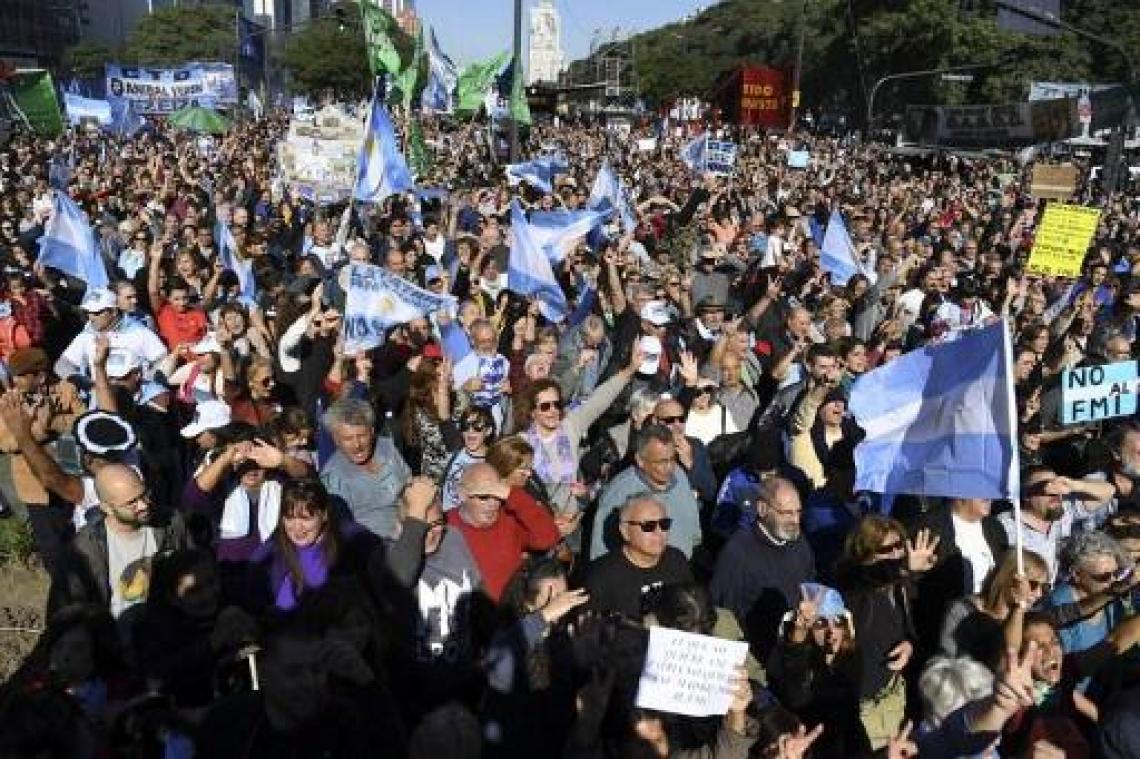 Argentijnen komen massaal op straat tegen IMF-leningen