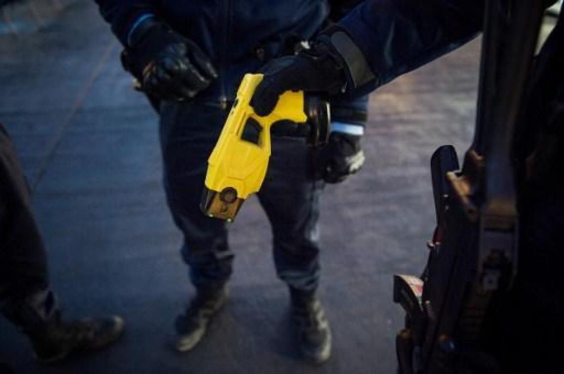 "Tasers van de politie zijn onwettig"