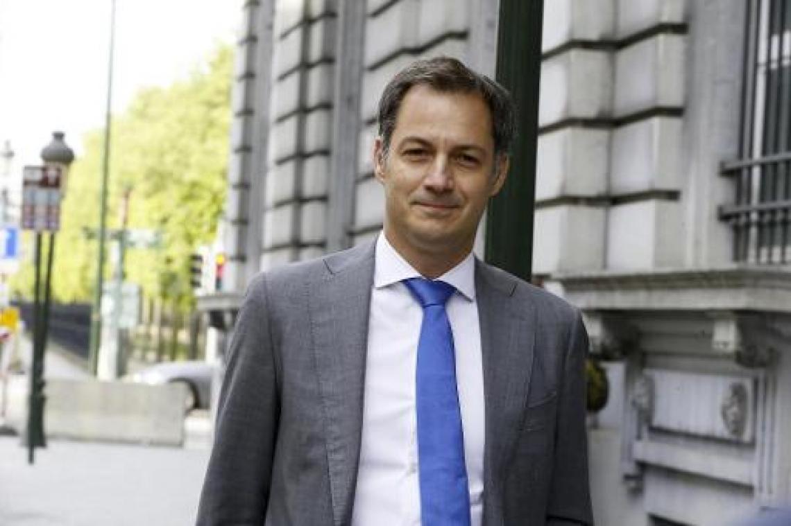 De Croo legt ngo's ethische code op
