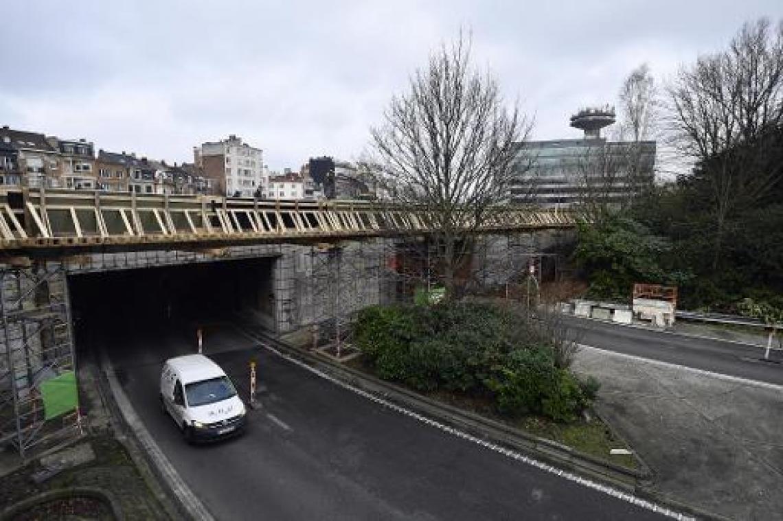 Verkeer rond tunnels Reyerscomplex muurvast