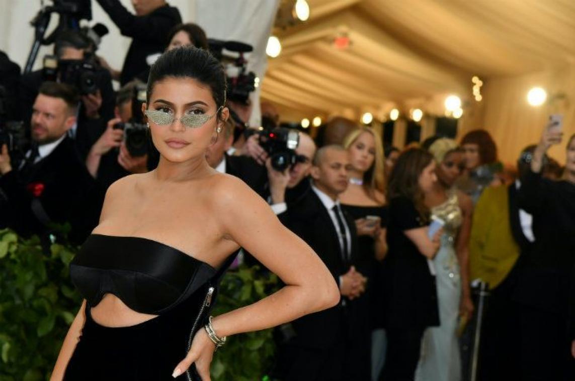 Kylie Jenner geeft superfan rugzak van Louis Vuitton cadeau