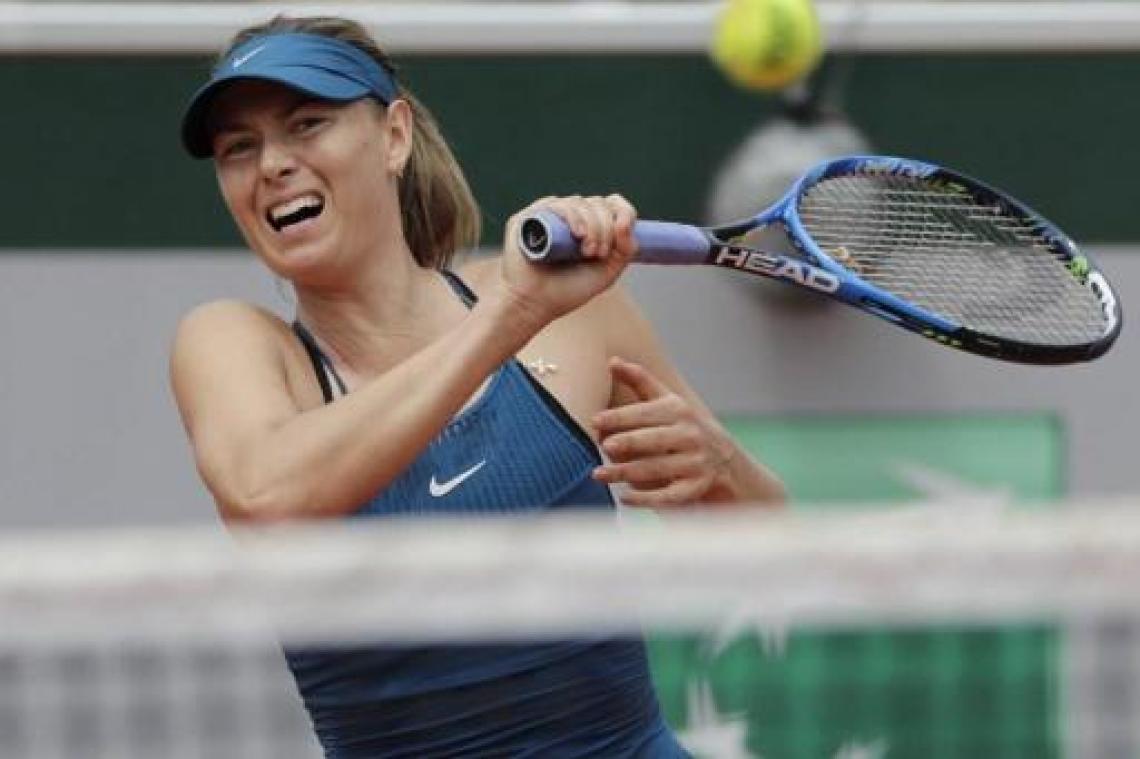 Maria Sharapova knokt zich naar tweede ronde van Roland Garros