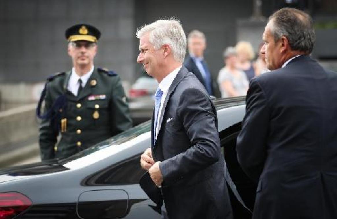 Koning bezocht slachtoffers van schietpartij in ziekenhuis in Luik