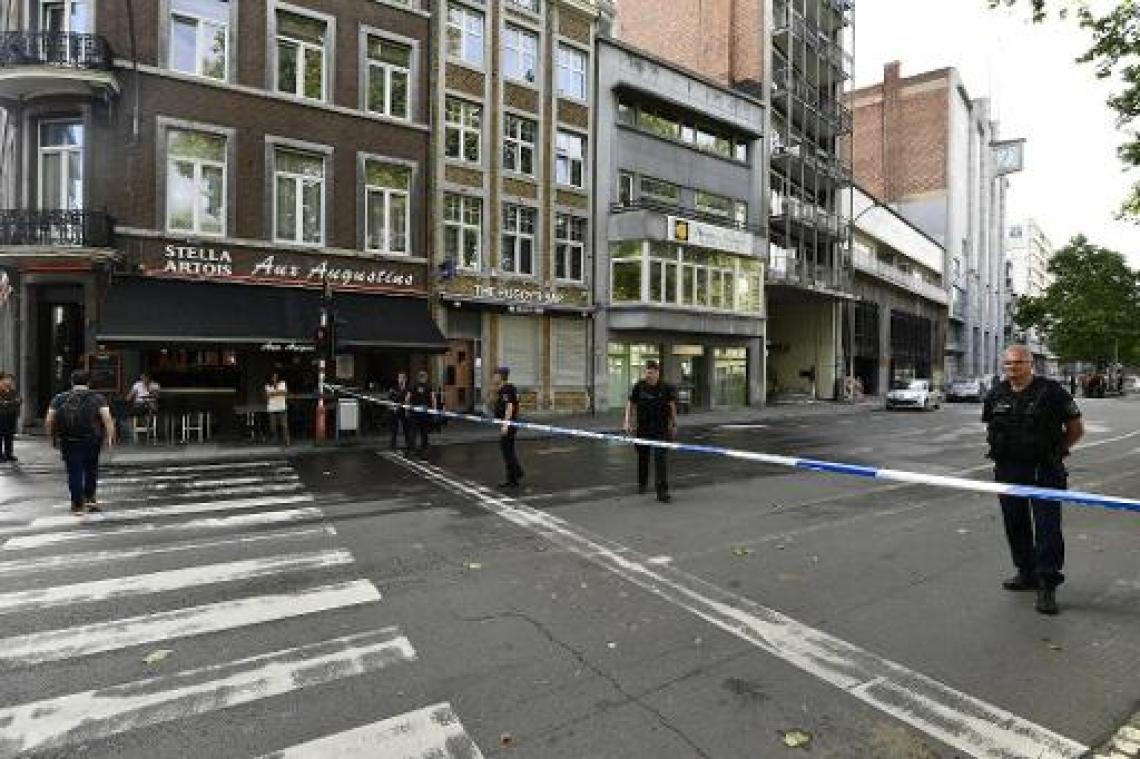 Huiszoekingen in gevangeniscel en bij moeder van schutter