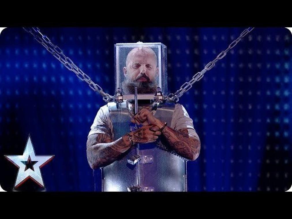 Levensgevaarlijke stunt in 'Britain's Got Talent' loopt bijna slecht af