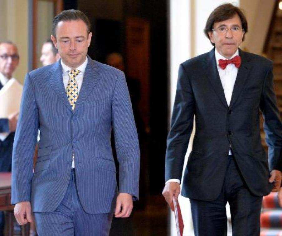 Overlijden Mawda: woordenoorlog De Wever - Di Rupo duurt voort