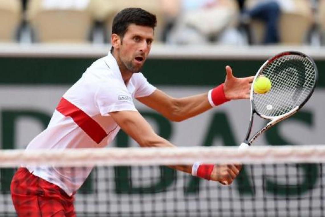 Djokovic stoot na viersetter door naar achtste finales Roland Garros