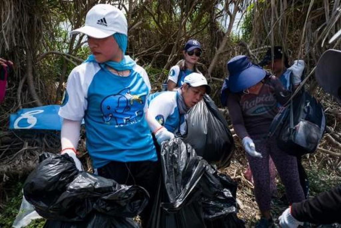 Meer dan 100 supermarkten ondergaan morgen "plastic attack"