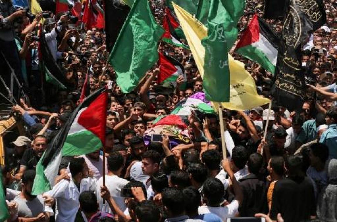 Duizenden mensen op uitvaart Palestijnse vrouw die door Israëlisch leger is doodgeschoten