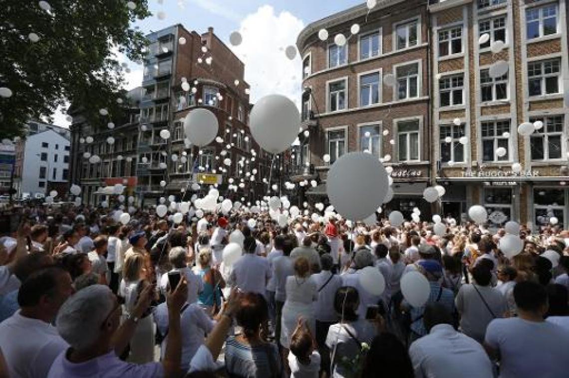 Cyril krijgt tijdens Witte Mars in Luik laatste eerbetoon van vrienden