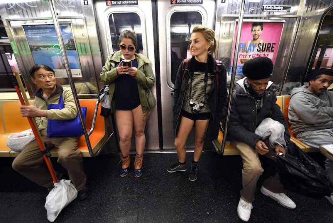 Zonder broek de metro op