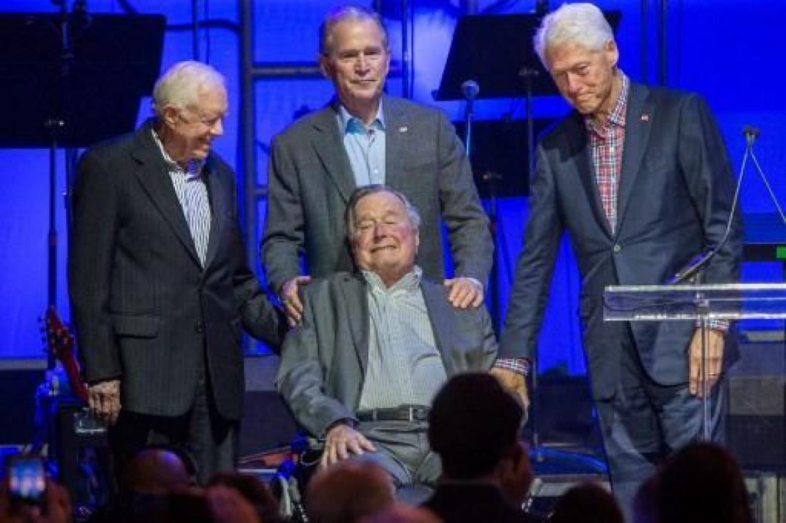 Vroegere Amerikaanse president Bush uit het ziekenhuis ontslagen