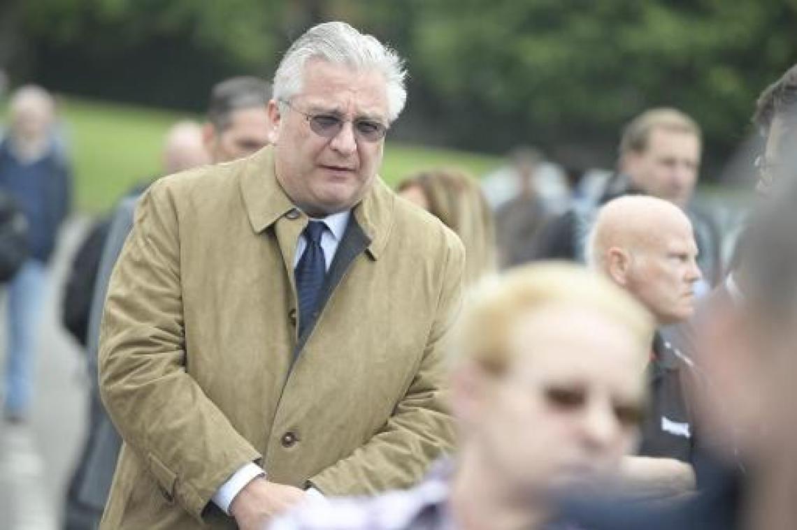 Prins Laurent incognito aanwezig op uitvaart politieagenten schietpartij Luik