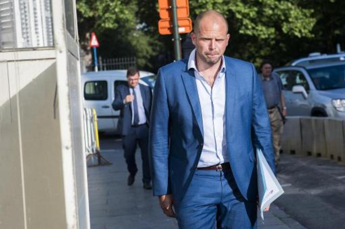 Francken zoekt Europese steun in visumzaak