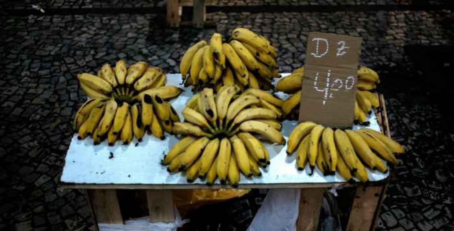 Dief geforceerd om 48 bananen te eten