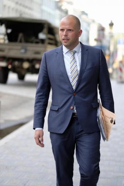 Franstalige oppositie haalt snoeihard uit naar Francken, maar staatssecretaris nuanceert