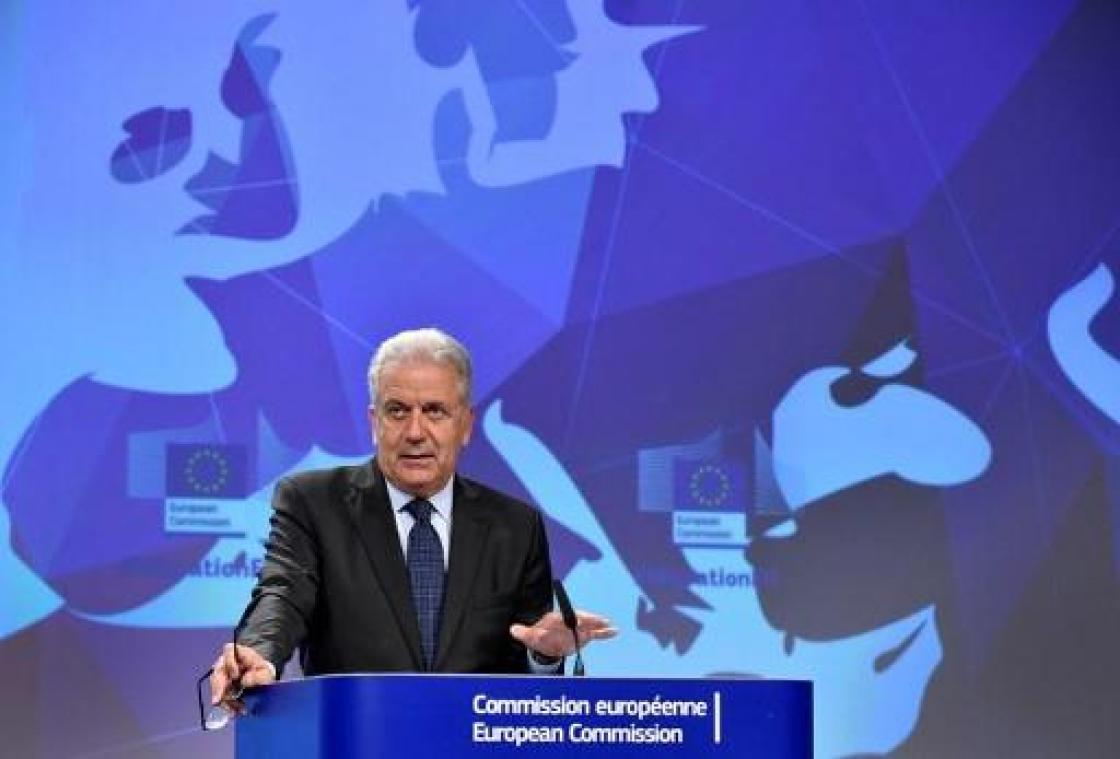 EU-commissaris: "Europa gaat nooit het Australische model volgen. Geen pushbacks!"