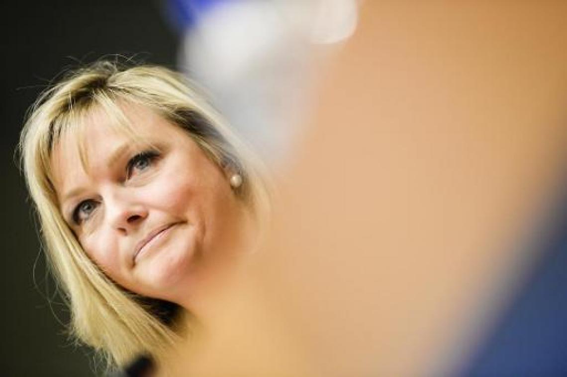 Publifin daagt gewezen europarlementslid Anne Delvaux voor de rechter