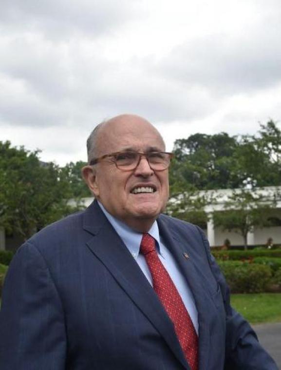 Kim Jong-un "op handen en knieën" gedwongen