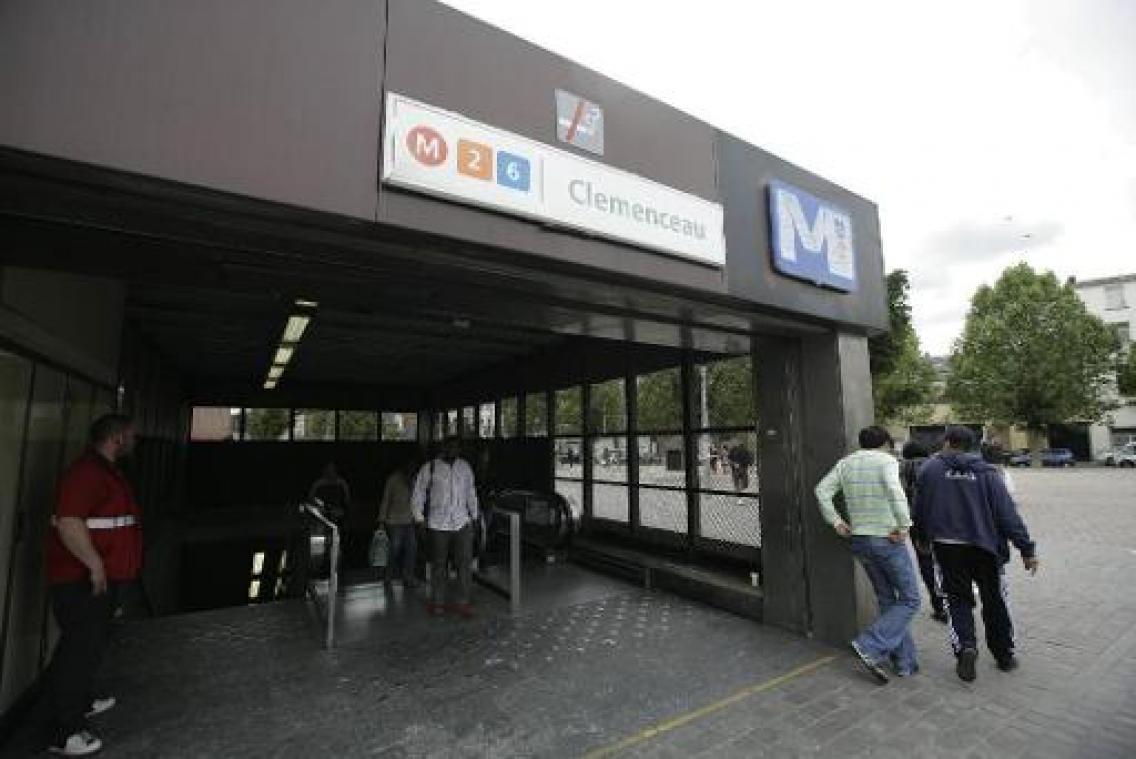Twee mannen opgepakt die met wapen zwaaiden in metrostation Clemenceau