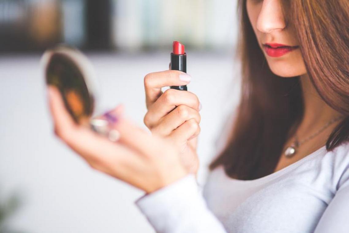 Vrouwen die make-up dragen verdienen meer