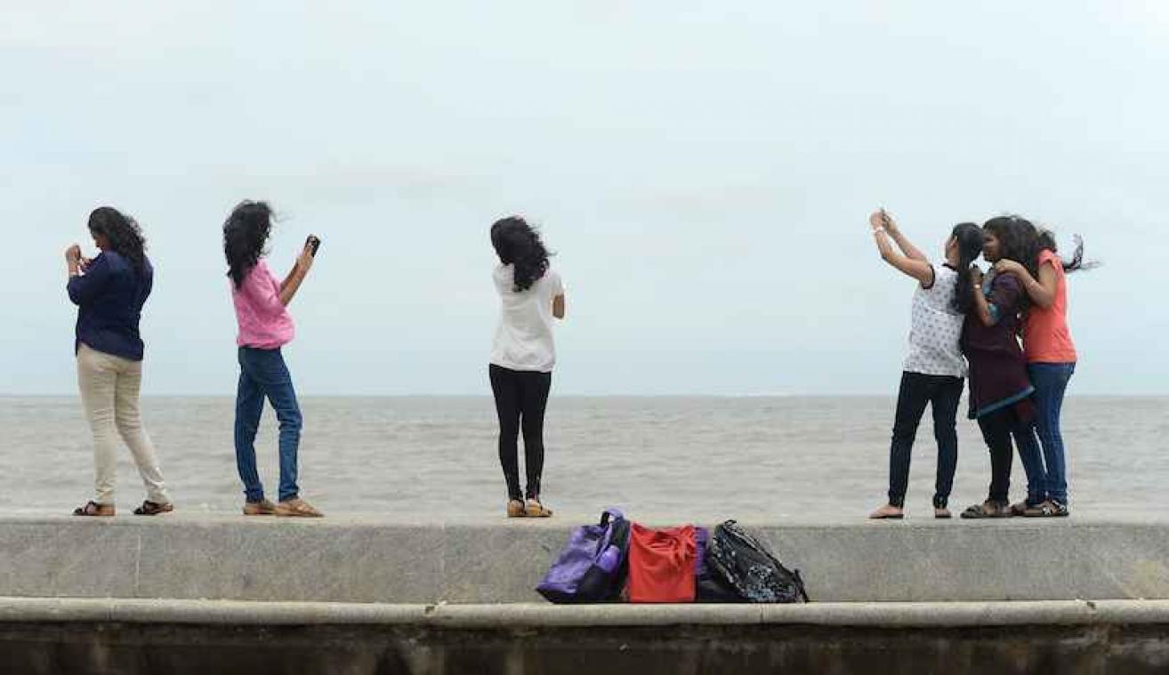 Mumbai wil 'no selfie zones'