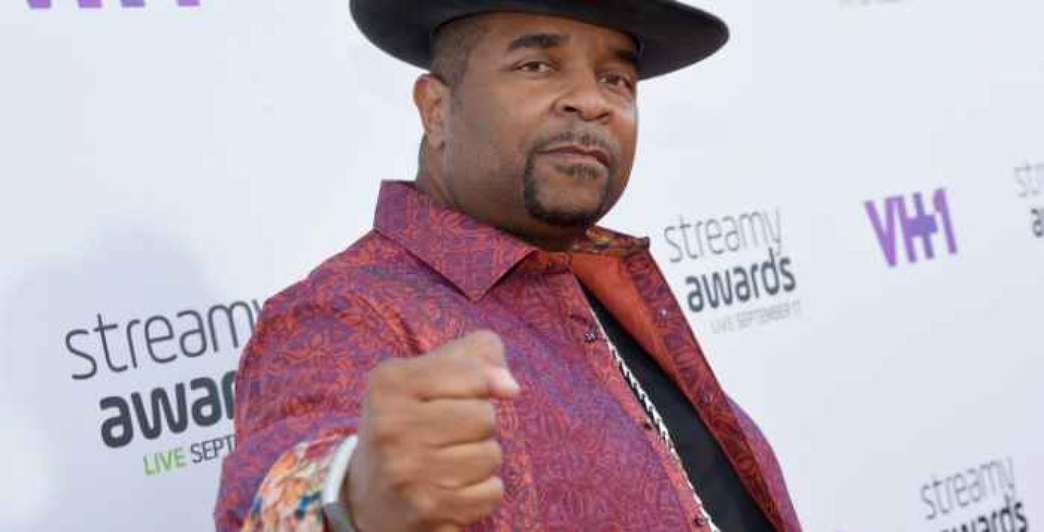 Advocaat krijgt het oude nummer van Sir Mix-a-Lot, met bijhorende pikante foto's