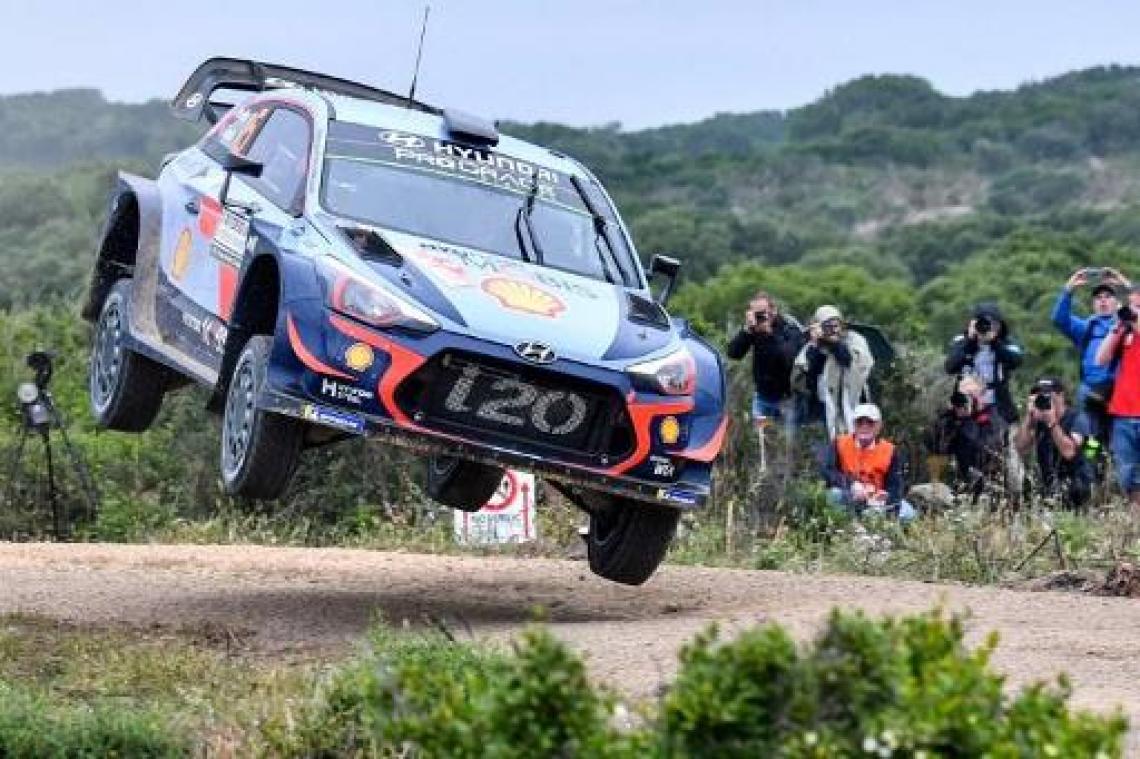 Rally van Sardinië - Neuville nadert op leider Ogier voor aanvang slotdag
