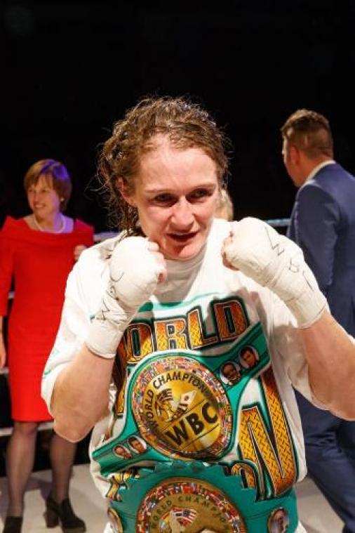 Delfine Persoon verlengt wereldtitel WBC lichtgewichten