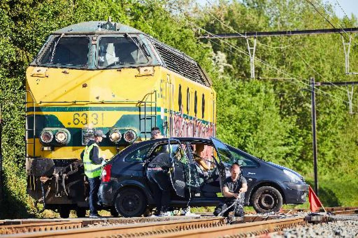Infrabel laat locomotief op auto crashen voor nieuwe veiligheidscampagne