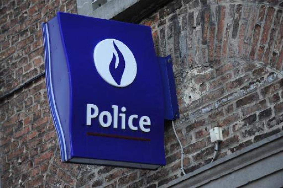 Politie schiet man met mes dood in regio Luik