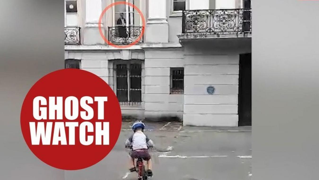 VIDEO. Spookfiguur jaagt vrouw de stuipen op het lijf