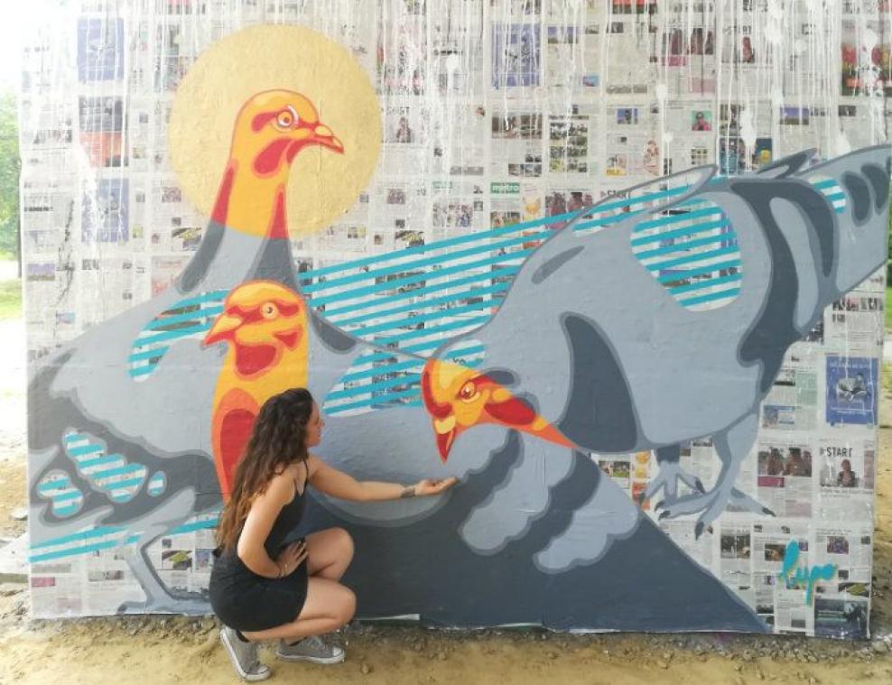 Metro-kranten krijgen tweede leven als streetart