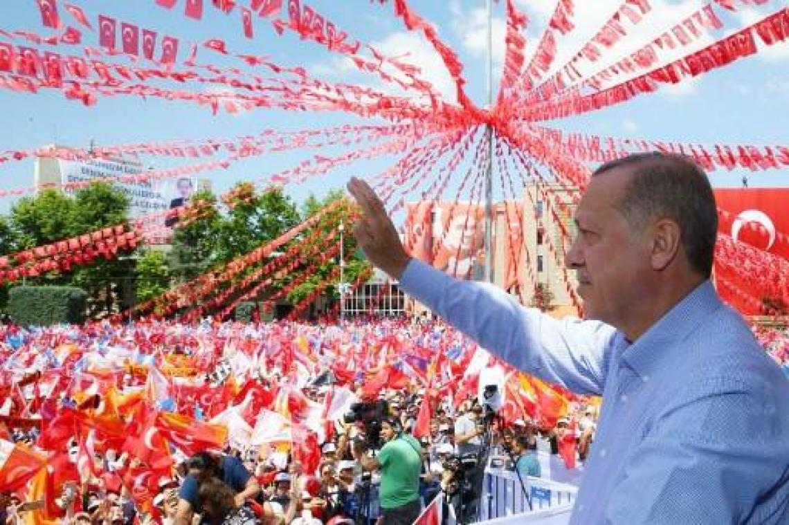 Verkiezingen Turkije - Erdogan belooft noodtoestand op te heffen
