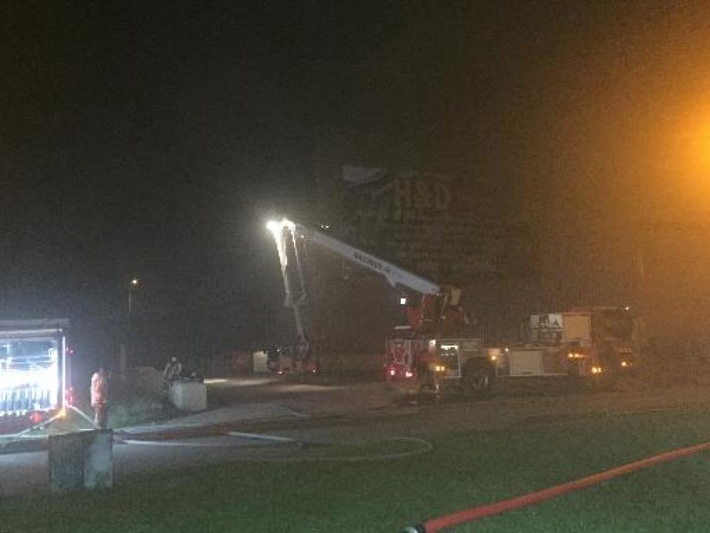 Uitslaande brand bij recyclagebedrijf in Tienen
