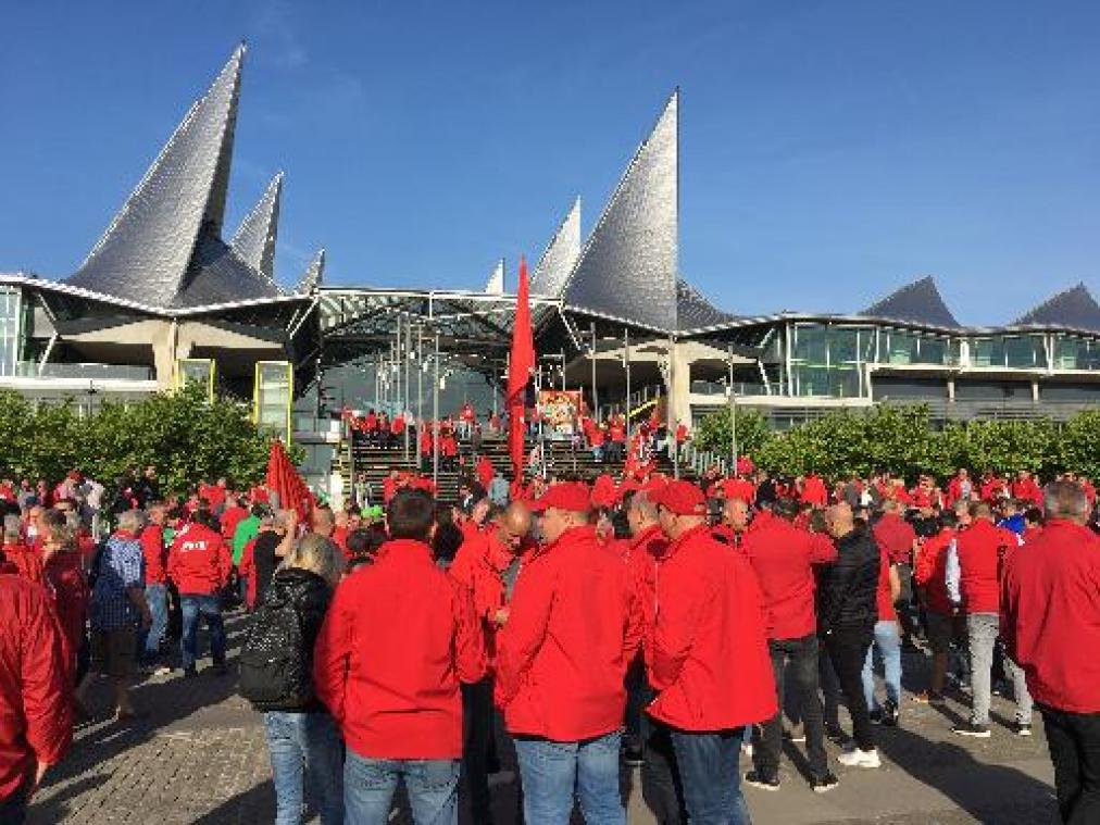 Honderden vakbondsmilitanten zakken af naar Antwerps justitiepaleis voor proces tegen ABVV'ers