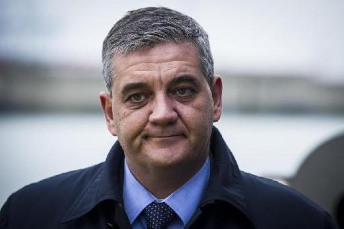Minister Vandeput reageert geprikkeld op berichten over politie-escortes