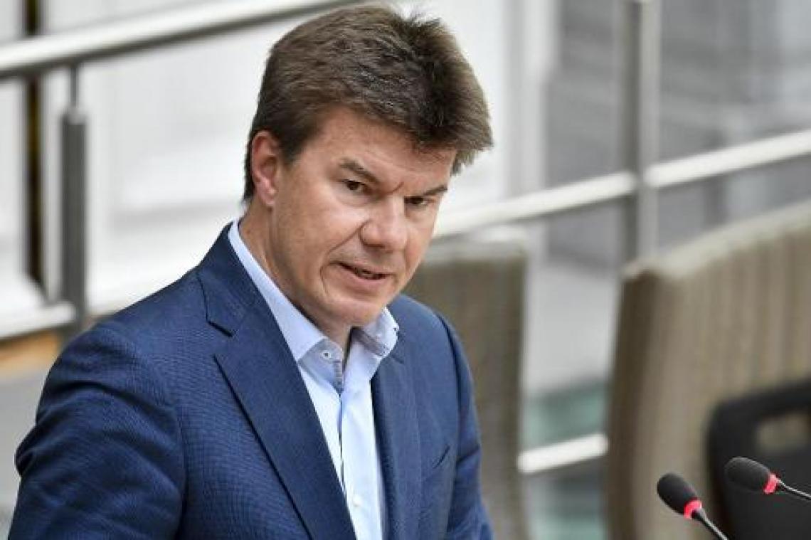 Gatz erkent 12 nieuwe lokale radio's