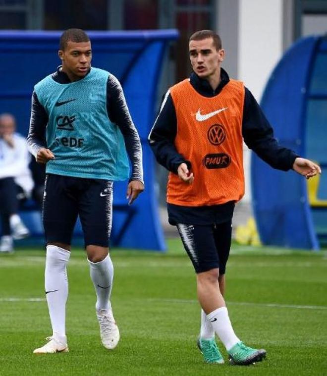 Primera Division - Antoine Griezmann blijft Atletico Madrid trouw