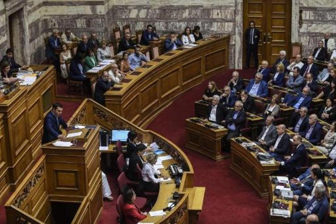 Griekse premier Tsipras overleeft motie van wantrouwen over naam Macedonië