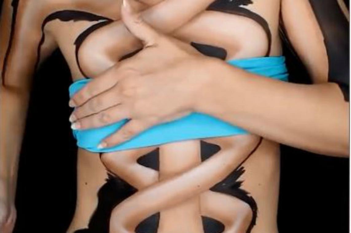 Deze bodyart ziet er onaangenaam realistisch uit