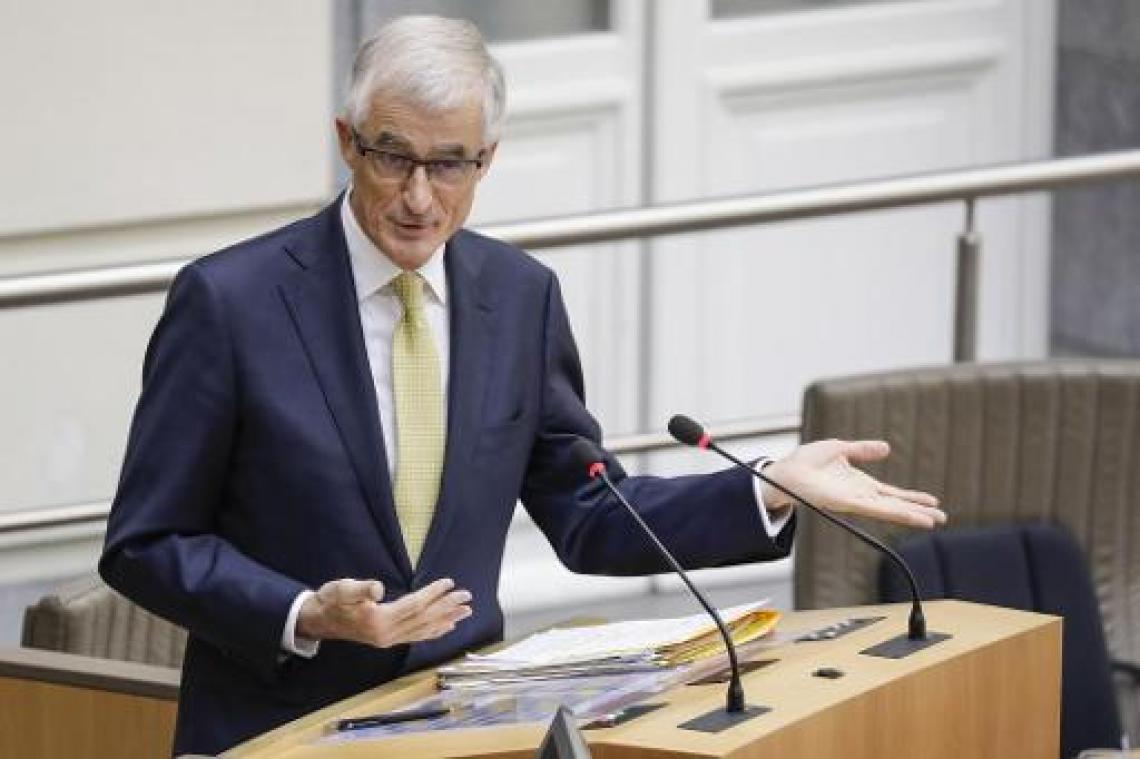 Bourgeois wil lat in het onderwijs hoger leggen