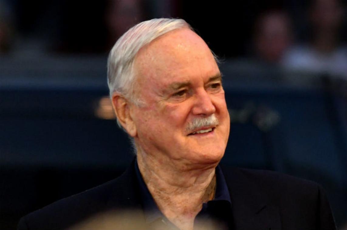 John Cleese noemt Belgen "luie, dikke, bierdoordrenkte rotzakken"