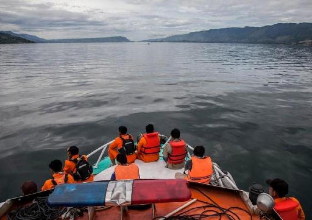 3 doden en 180 vermisten bij schipbreuk Indonesië