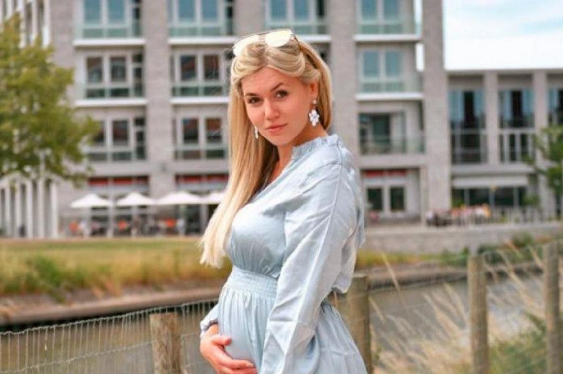 'Temptation Island'-Jolien toont trots haar bolle buikje